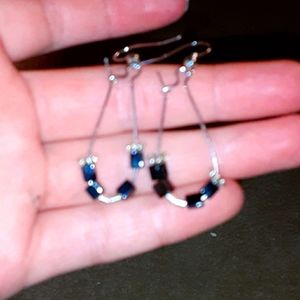 1 pair of earings
